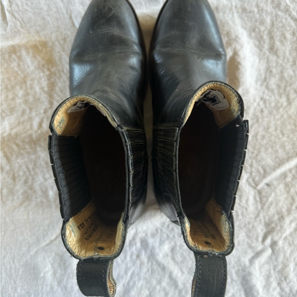 Frye Jamie Chelsea Boot - Picture 3 of 6